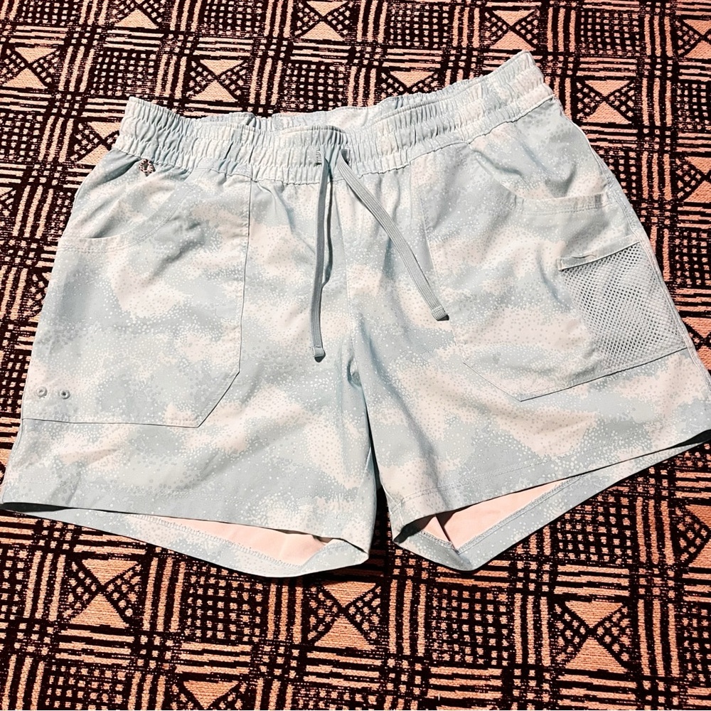 Columbia Women Outdoor Hiking Cargo Shorts Light Blue Teal 5” stretch waist M - Picture 1 of 10